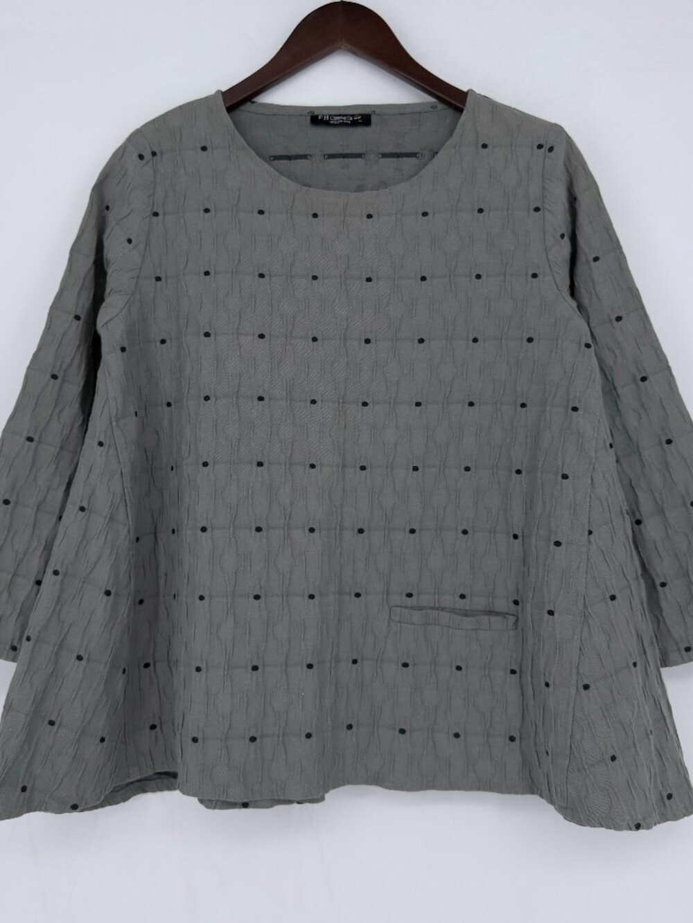 FH Clothing Co Crinkle Flare Blouse Medium Gray Art To Wear Whimsical Dot